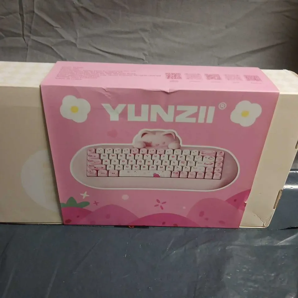 YUNZII PINK KEYBOARD – BOXED