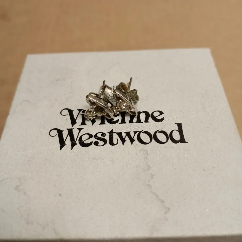 VIVIENNE WESTWOOD EAR RINGS IN BOX