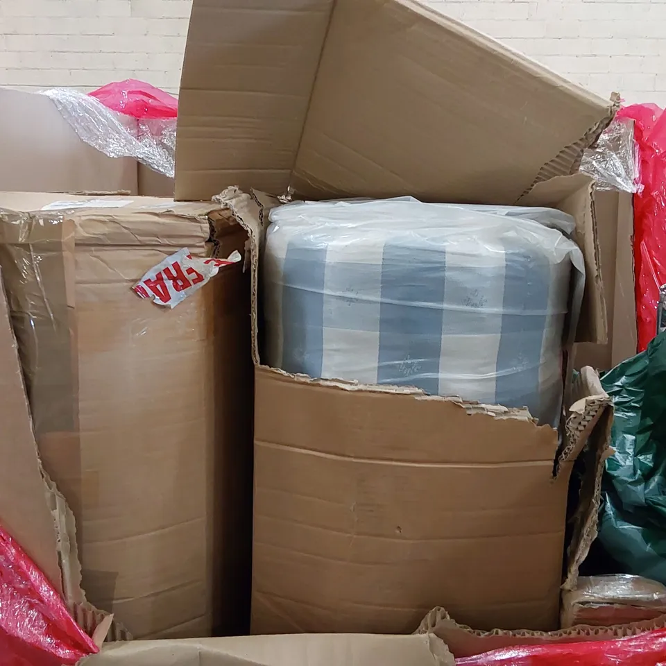 PALLET OF ASSORTED ITEMS INCLUDING: FOLDING BED, MATTRESSES, ROLLER BLINDS, OFFICE CHAIR ECT