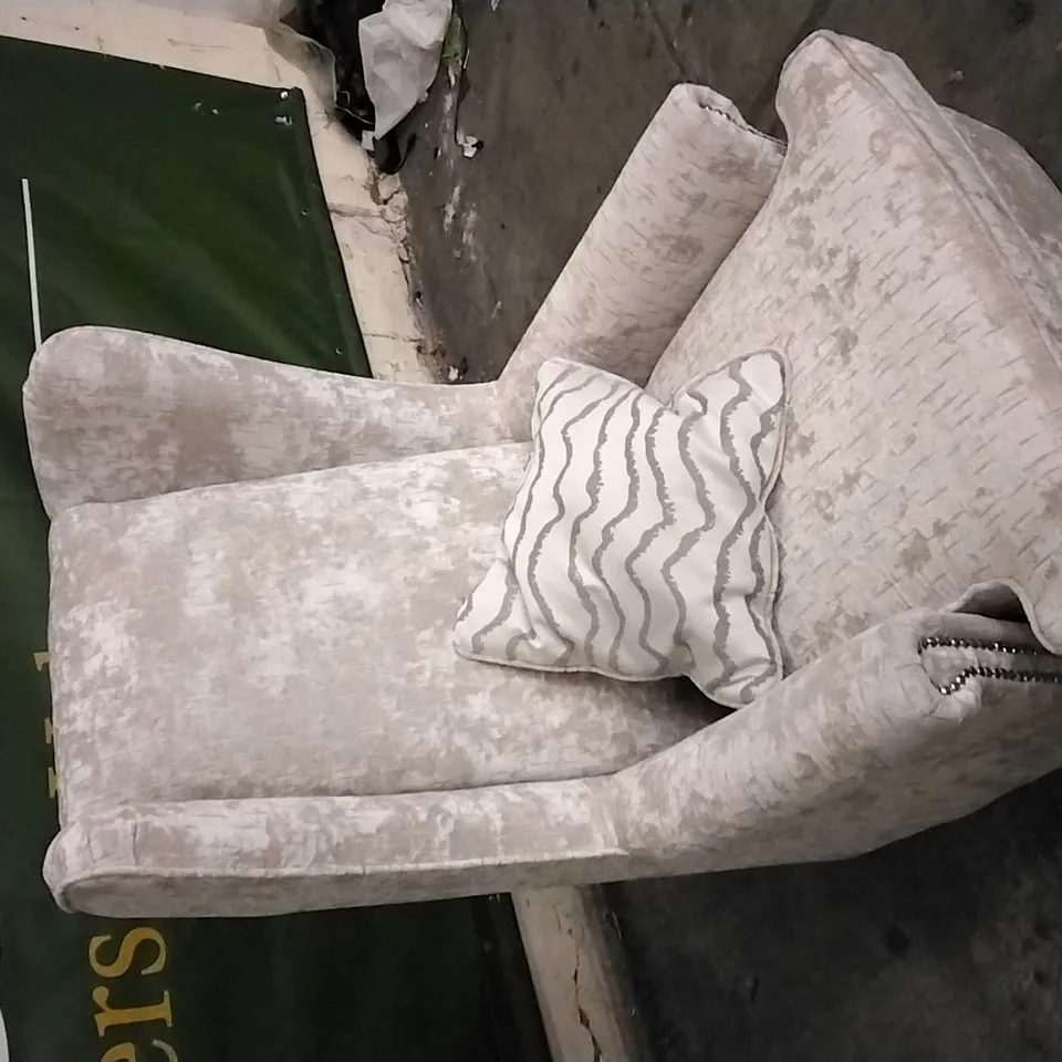 QUALITY DESIGNER CREAM PLUSH FABRIC ARMCHAIR 