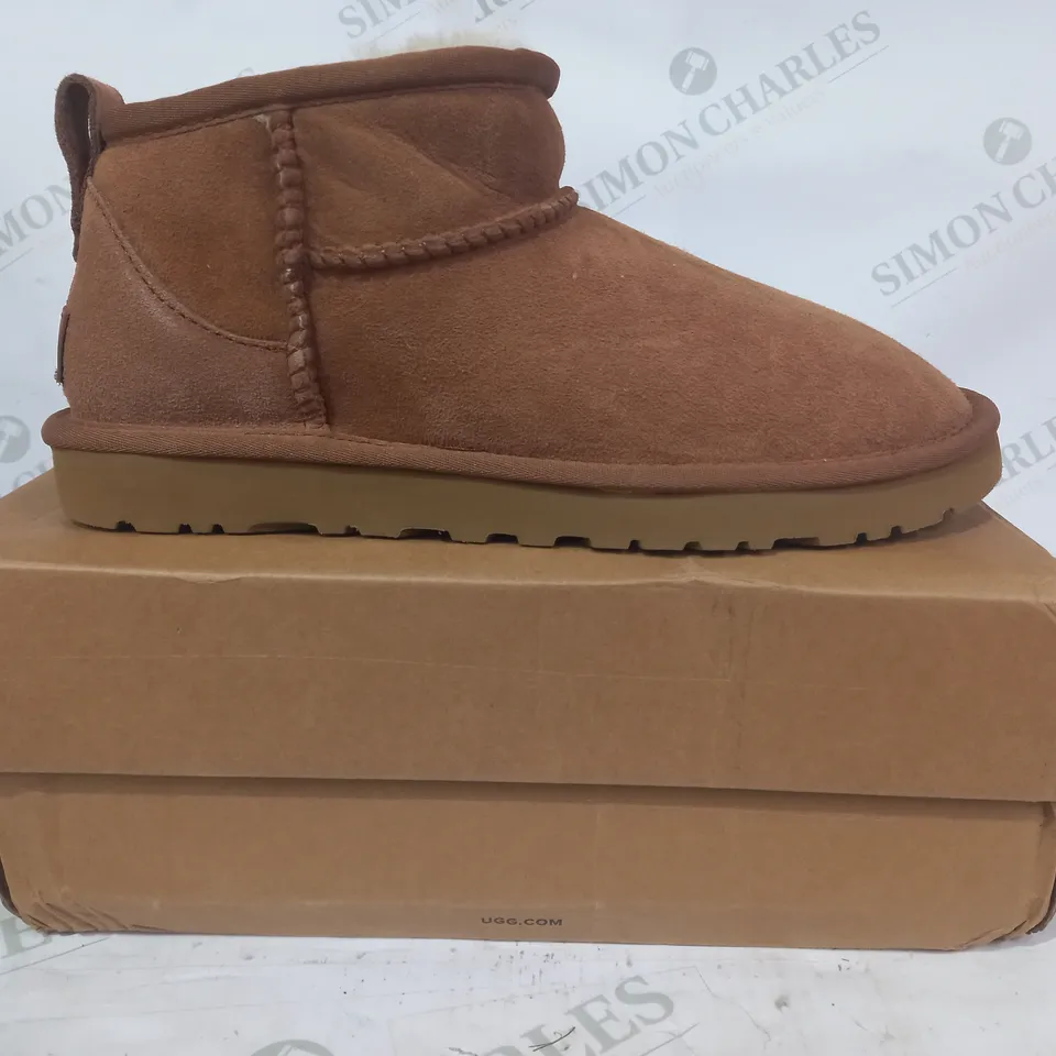BOXED PAIR OF UGG CLASSIC SHOES IN TAN UK SIZE 7.5