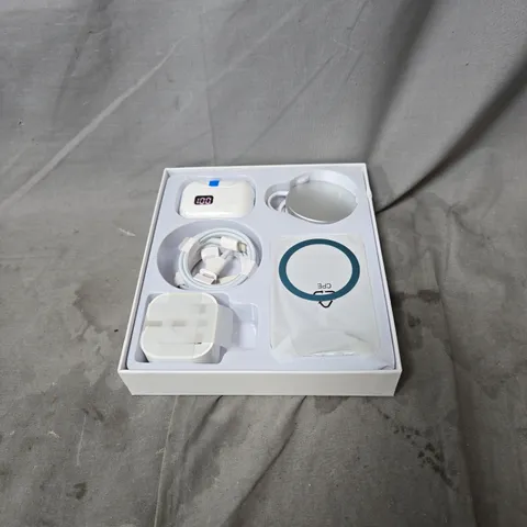 ACCESSORIES GIFT BOX – MOBILE PHONE & WEARABLE ACCESSORIES (BOXED) INCLUDING EARBUDS, POWER BANK AND PLUG