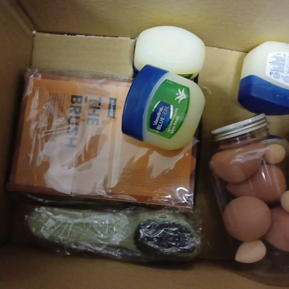 APPROXIMATELY 10 ASSORTED HEALTH AND BEAUTY PRODUCTS TO INCLUDE CERAVE HYDRATING CLEANSER, CANTU SHEA BUTTER DEEP TREATMENT MASK, LYNTON LIGHT PROTECT 