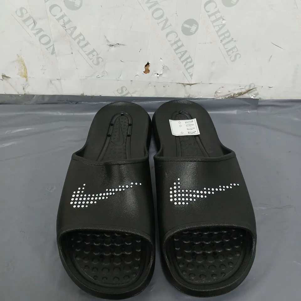 PAIR OF NIKE FOAM SLIDERS SIZE UNSPECIFIED