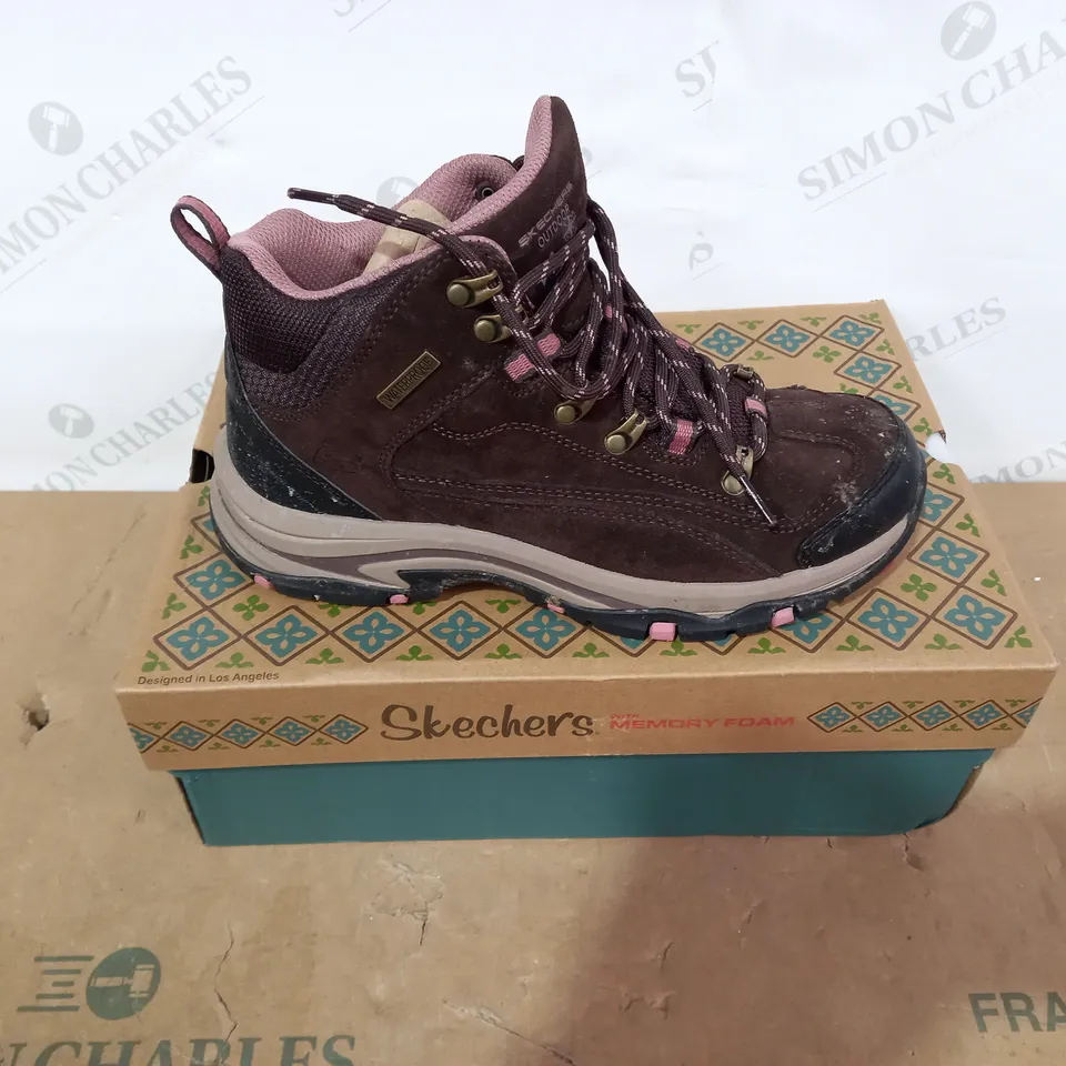 BOXED PAIR OF SKECHERS - SIZE 5