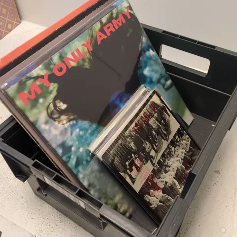 A MIX OF APPROXIMATELY 10 VINYLS AND 10 SINGLE VINYLS