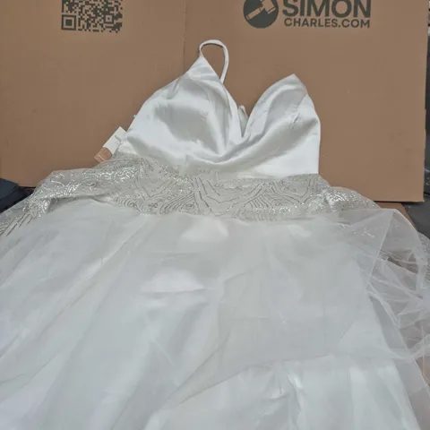 MISSACC WHITE EVENING GOWN WITH BEADED WAIST DETAIL - SIZE UNSPECIFIED 