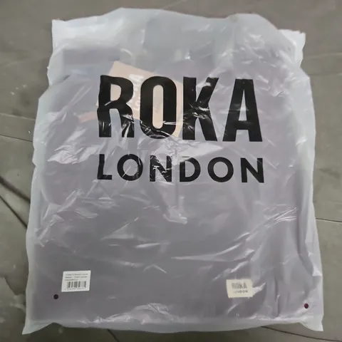 BAGGED ROKA LONDON FINCHLEY A RECYCLED CANVAS MEDIUM BAG IN CHERRY LACQUER