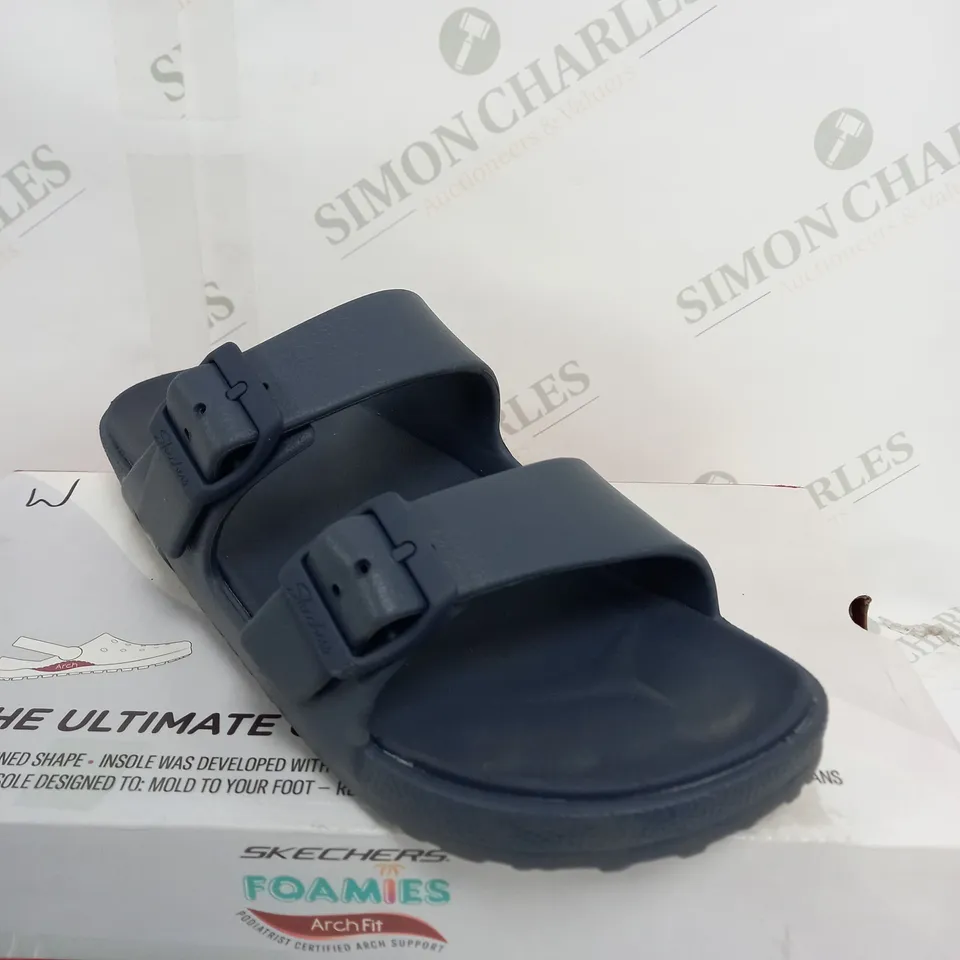 SKETCHERS FOAMIES ARCH FIT SANDALS SIZE 7
