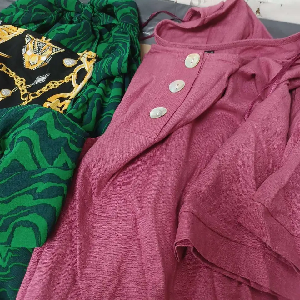 APRROX 20 DIFFERENT CLOTHING ITEMS IN VARIOUS SIZES AND COLOURS, VELOUR TRACK TOP AND DRESSES AND PANTS 