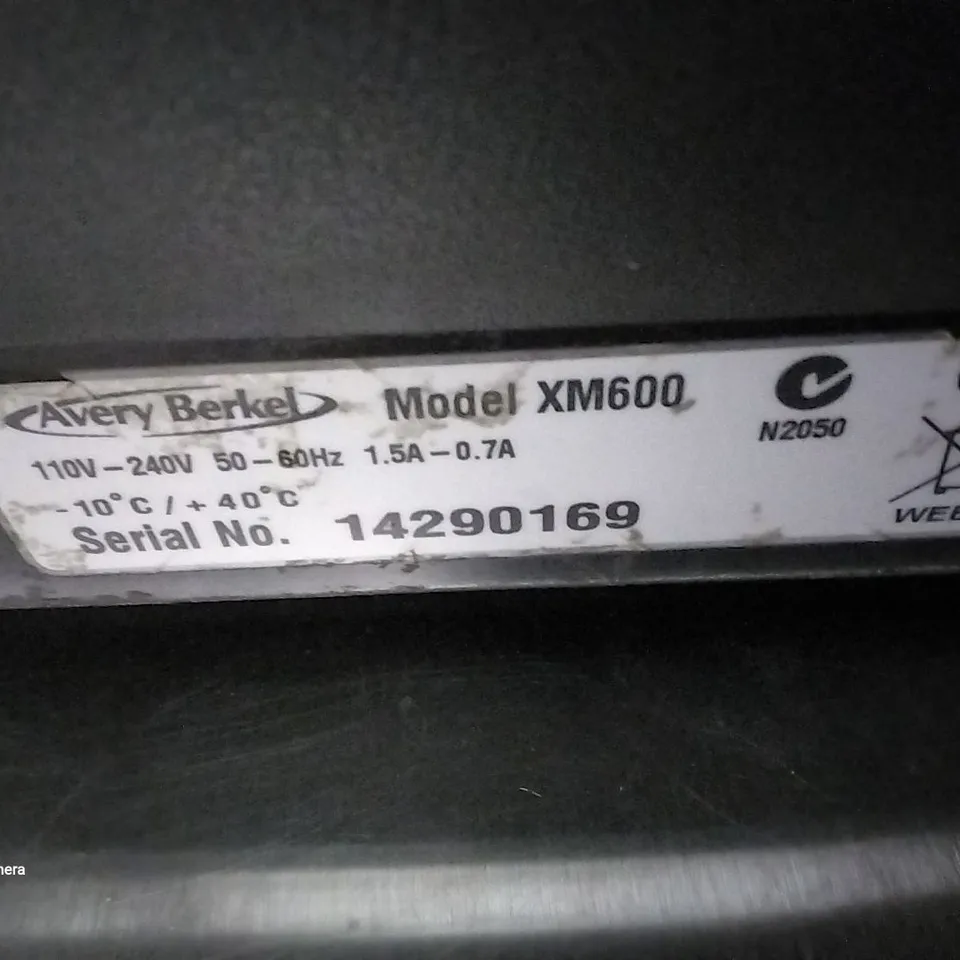 AVERY BERKEL XM600 LABEL AND RECEIPT PRINTING SCALES