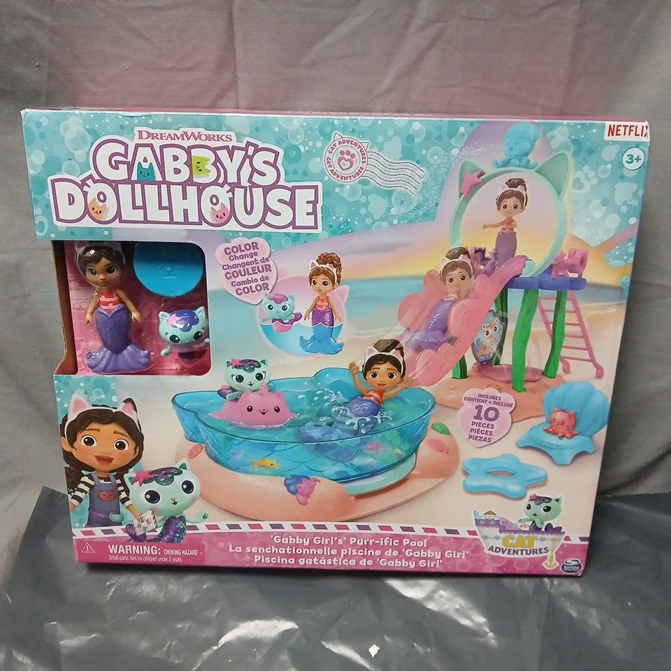GABBY'S DOLLHOUSE MERMAID TAIL POOL PLAYSET – 10 PIECES (DREAMWORKS)