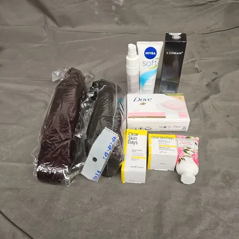 APPROXIMATEY 20 HEALTH AND BEAUTY PRODUCTS TO INCLUDE - MONUSKIN REVITALISING MOISTURISER - DOVE SOAP - CLEAR SKIN DAYS MATTIFYING BOOSTER POWDER - ETC