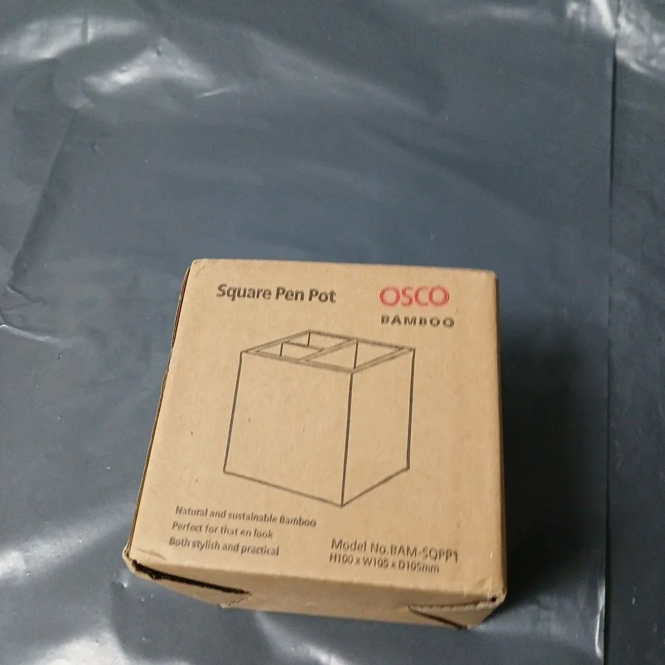 BOX OF APPROXIMATELY 15 ASSORTED HOUSEHOLD ITEMS INCLUDING SQUARE PEN POT , BEE PLACEMATS AND SUPER VALUE WOOL 