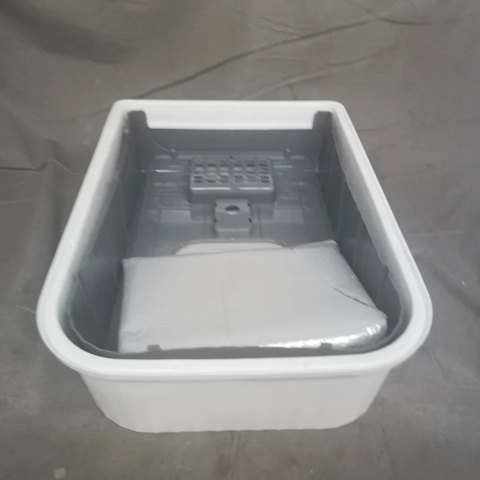 GREY PLASTIC PET CARRIER