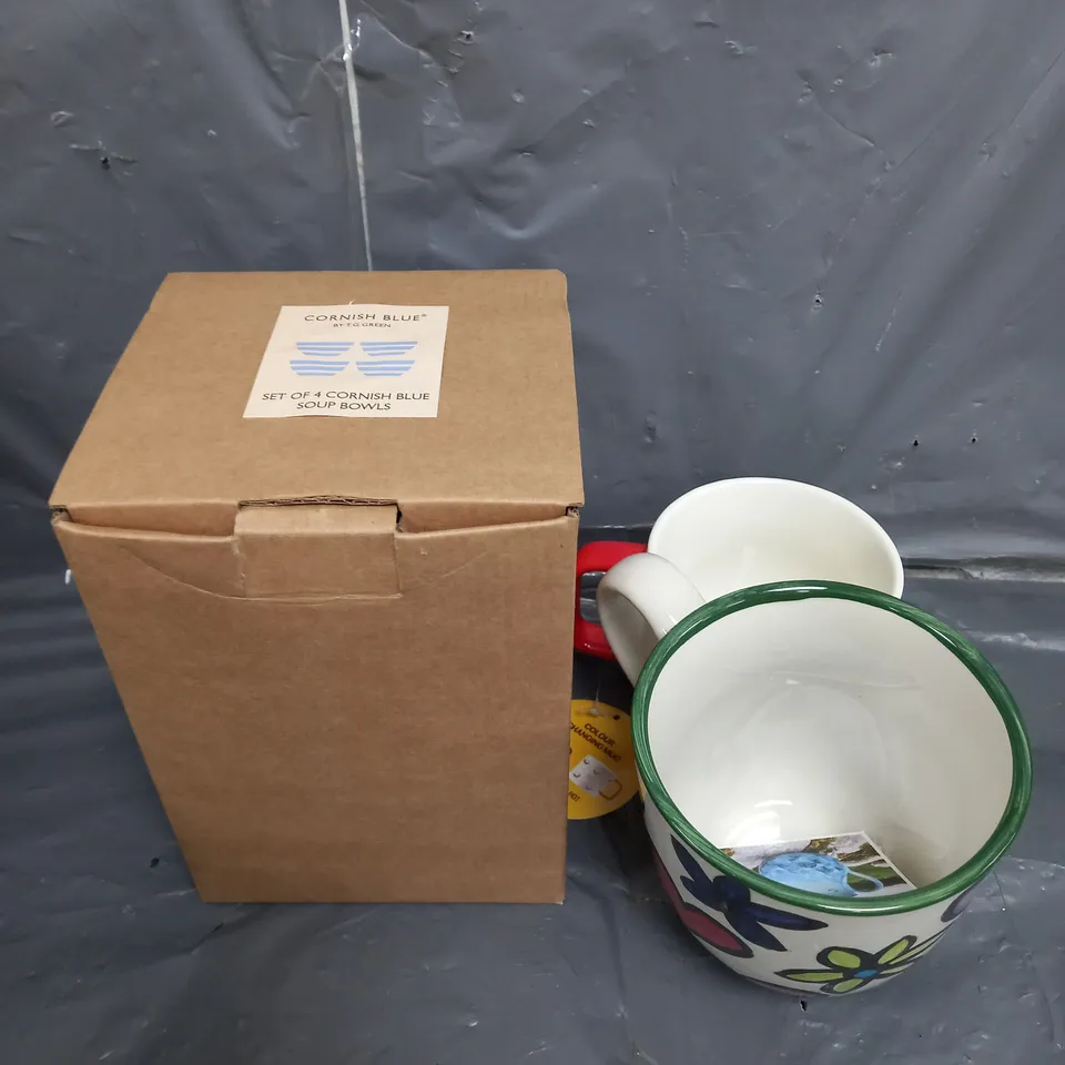 APPROXIMATELY 12 ASSORTED HOUSEHOLD ITEMS TO INCLUDE BOWLS , MUGS , ETC 