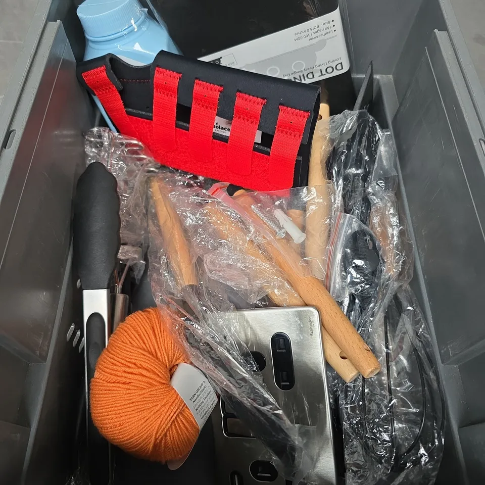 BOX OF ASSORTED ITEMS TO INCLUDE - KITCHEN UTENSILS - HAND GUARDS - PLUG SOCKET  