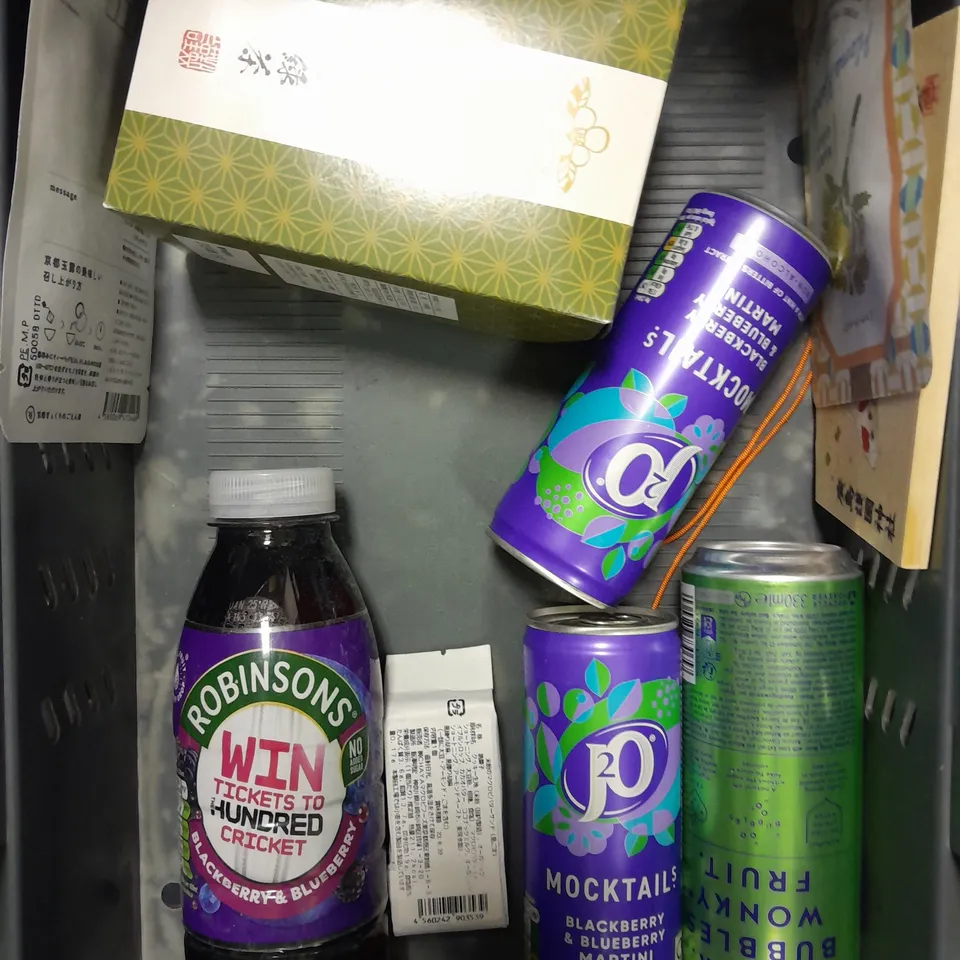 APPROXIMATELY 15 ASSORTED FOOD & DRINK PRODUCTS TO INCLUDE CAFEPOD COFFEE, DA-SH WATER, VEGAN CURRY MIX ETC 