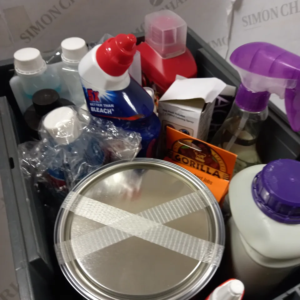 ASSORTED HOUSEHOLD ITEMS 