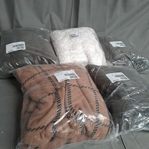 BOX OF ASSORTED CLOTHING ITEMS TOO INCLUDE COATS , TOPS, AND TROUSERS ETC.