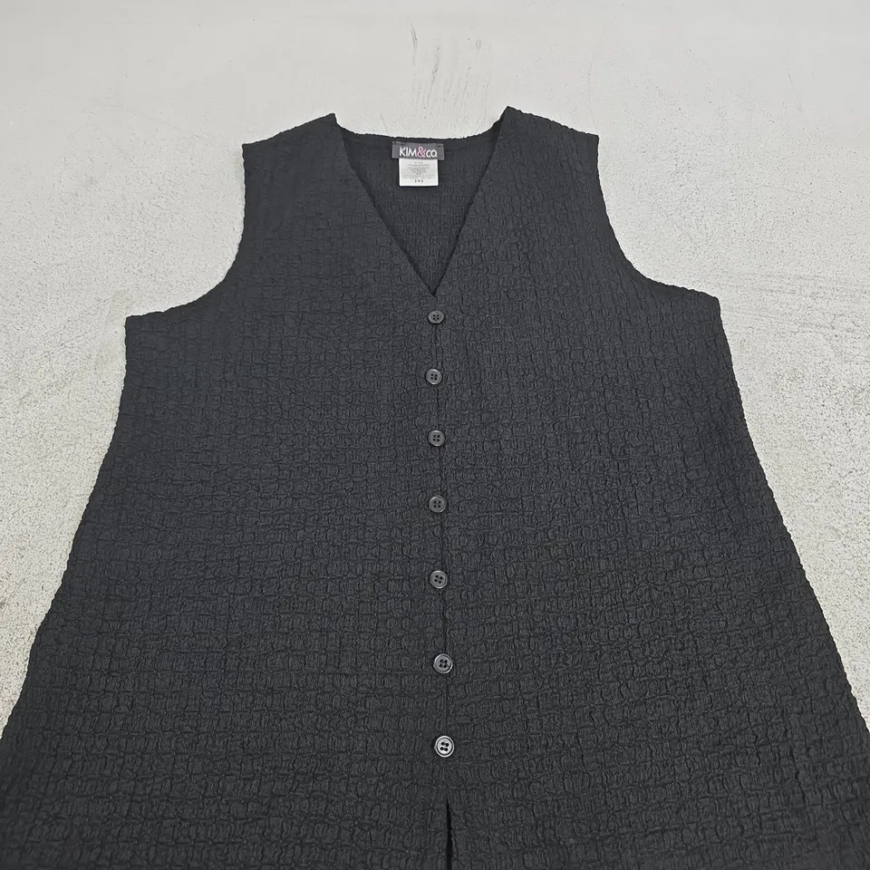 KIM & CO BLACK TEXTURED SLEEVELESS VEST – UK SIZE S (S/P) – MADE IN CANADA