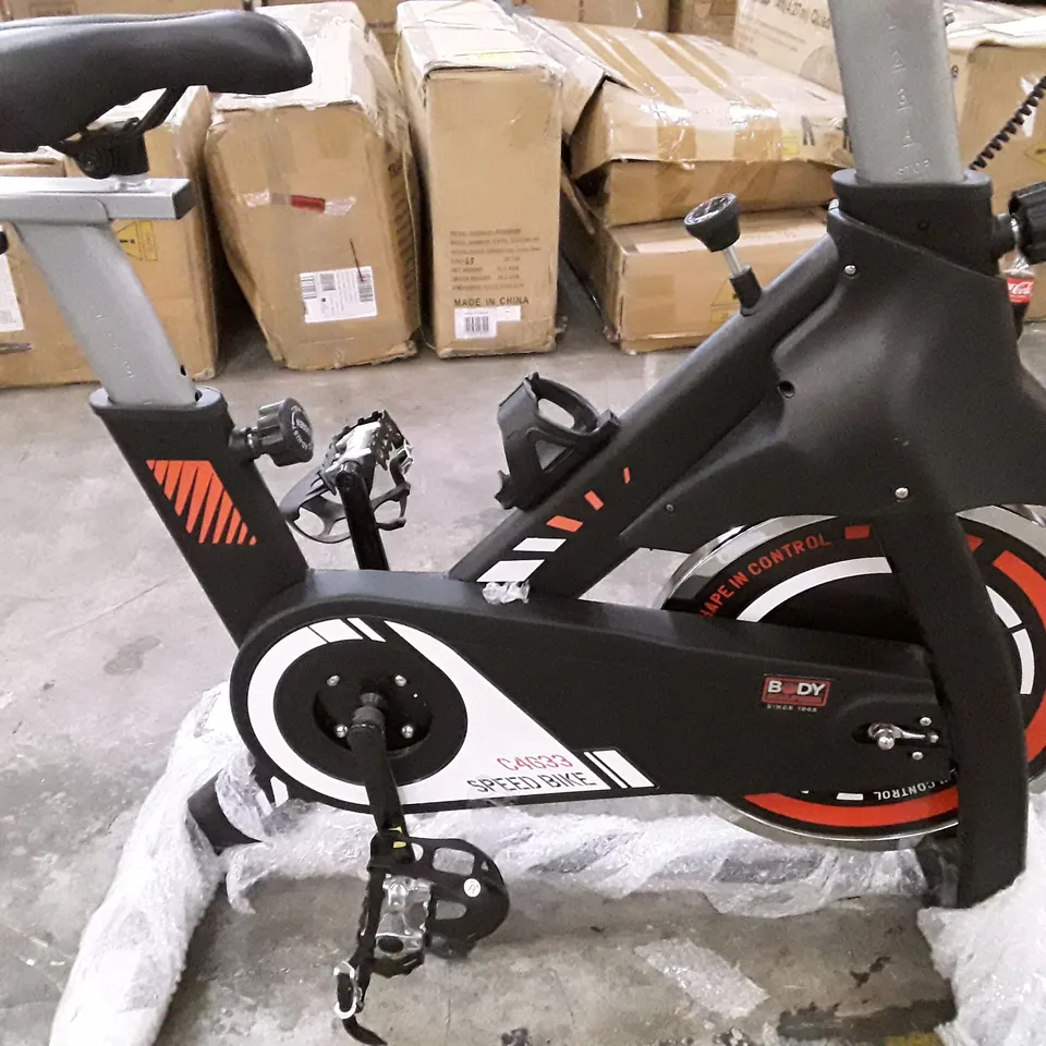 UNBOXED PRO RACING STUDIO BIKE RRP £399.99