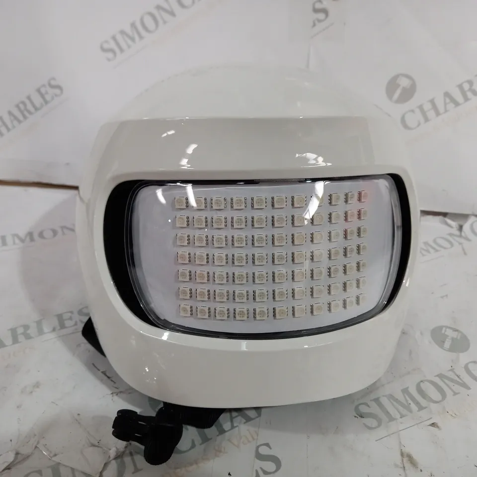 BOXED LUMOS MATRIX BIKE HELMET IN WHITE (56-61cm)