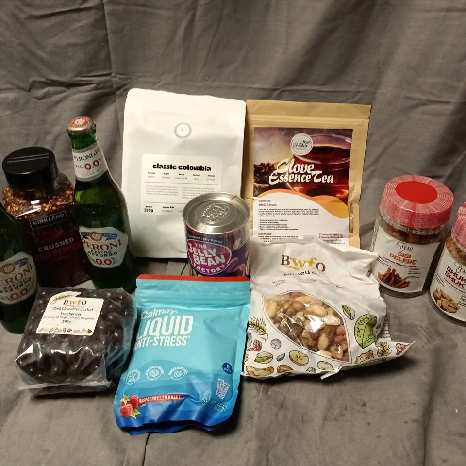 APPROXIMATELY 12 ASSORTED FOOD & DRINK ITEMS TO INCLUDE PERONI 0.0%, TEMI SHUK SHUK SNACK, BWFO MIXED NUTS, ETC - COLLECTION ONLY