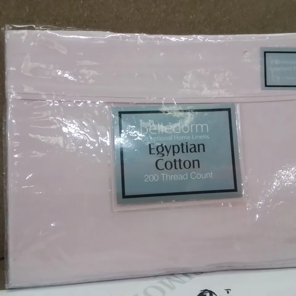BRAND NEW BELLEDORM EGYPTIAN COTTON 200 THREAD COUNT PAIR OF PILLOW CASES -PINK-