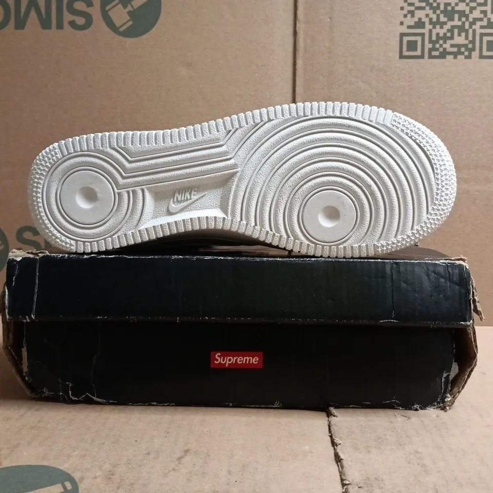 BOXED PAIR OF NIKE AIR FORCE 1 TRAINERS IN WHITE SIZE UK 6