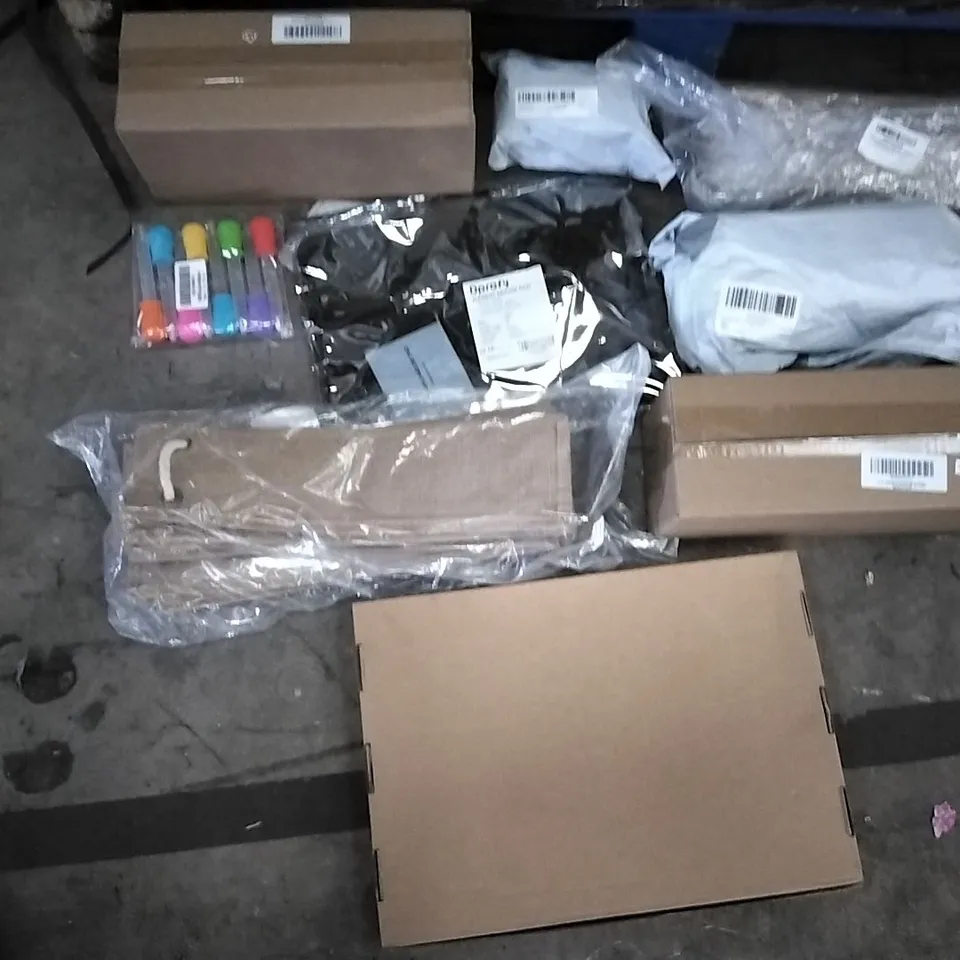 PALLET OF ASSORTED ITEMS INCLUDING DPROFY GAMING MOUSE PAD, LURROSE 5PCS, HAPPY EASTER BANNER AND BALLOONS, 8PCS PIPET SET, TURTLE BEACH WIRED CHAT COMMUNICATOR, STRAW WOVEN WASTE BELT, ANIMAL BIRTHDA