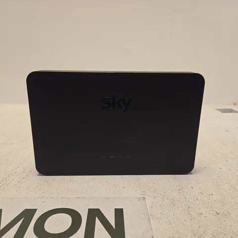 SKY Q HUB (MODEL SR203)