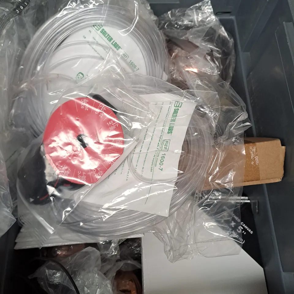 APPROXIMATELY 15 ASSORTED HOUSEHOLD PRODUCTS TO INCLUDE TAPE MEASURE, HEX KEY SET, MINI CANVAS ETC 