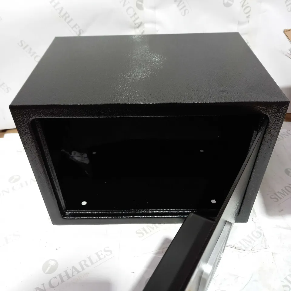 YALE ELECTRONIC SAFE MEDIUM 