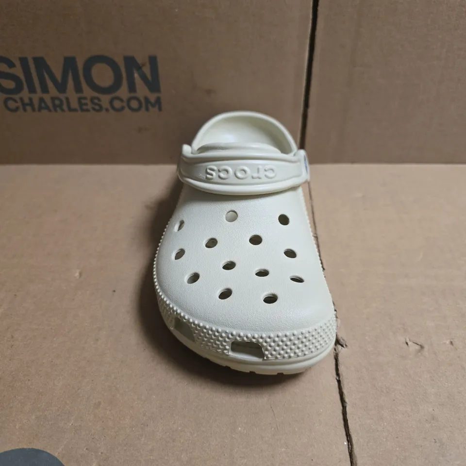 BOXED PAIR OF CROCS CLASSIC CLOGS IN VANILLA MILK SIZE UK M4/W5