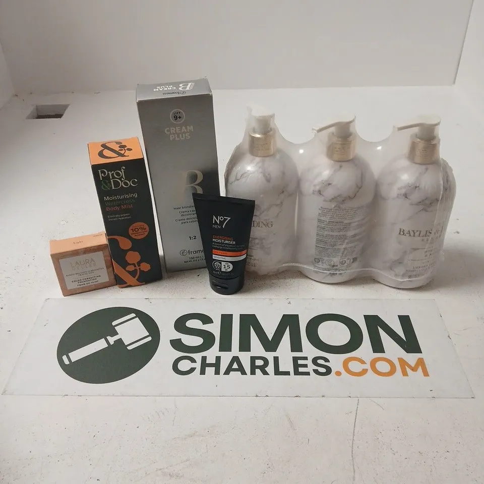 APPROXIMATELY 15 ASSORTED HEALTH & BEAUTY PRODUCTS TO INCLUDE PROF & DOC BODY MIST, BAYLIS & HARDING HAND WASH, NO7 MOISTURISER, ETC - COLLECTION ONLY