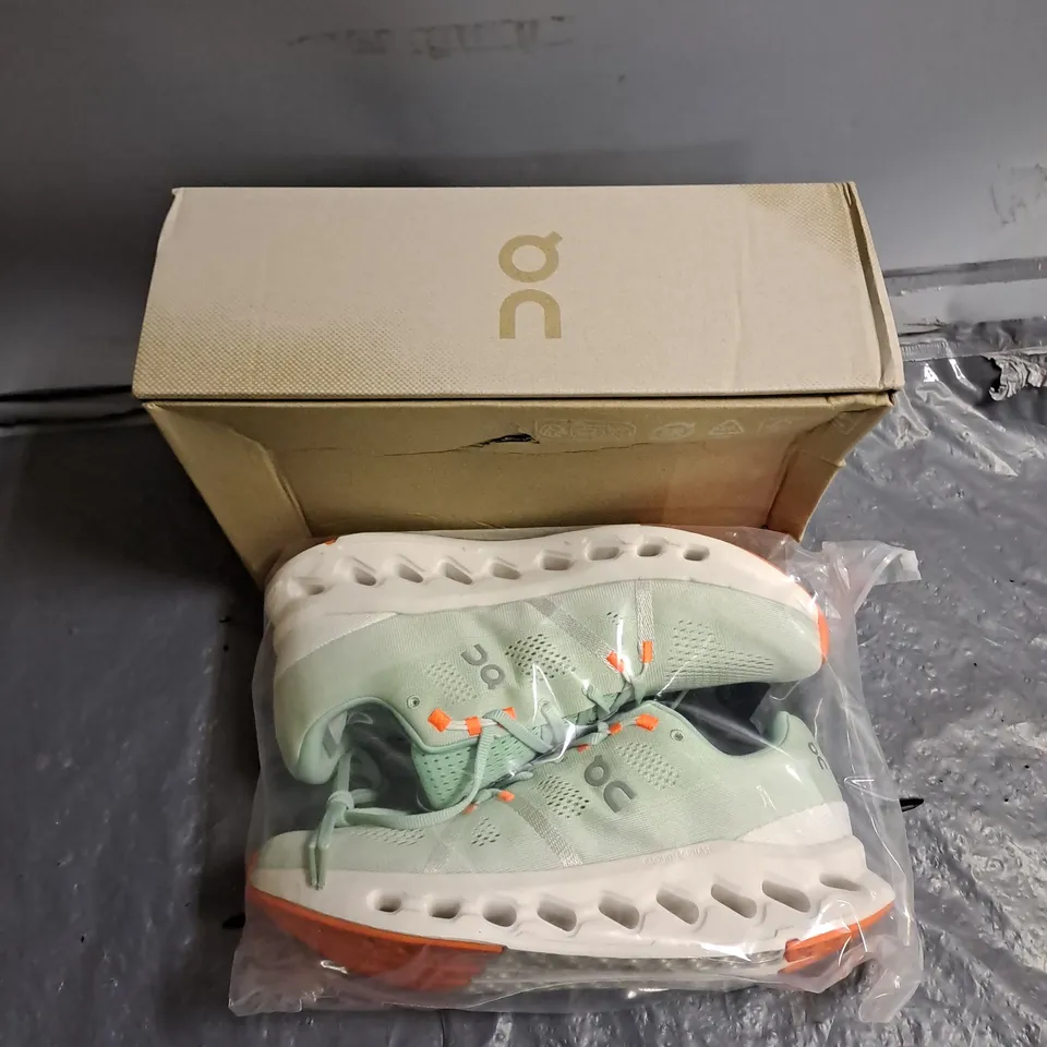 BOXED PAIR OF CLOUDSURFER GREEN/WHITE UK 9.5 - BAGGED 