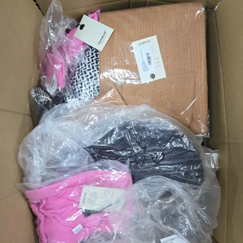 BOX OF APPROXIMATELY 25 ASSORTED CLOTHING ITEMS TO INCLUDE: ANAMOR SPLIT ROLL NECK JUMPER 