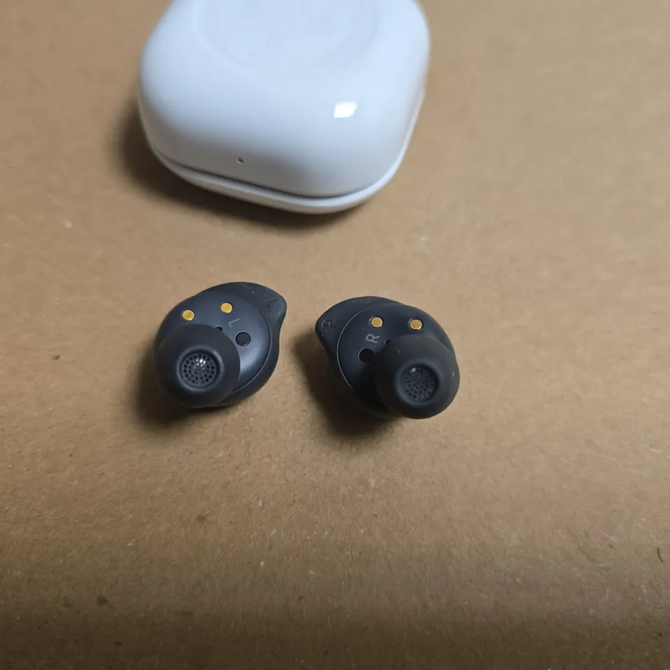 UNBOXED SAMSUNG TWS EARBUDS IN CHARGING CASE