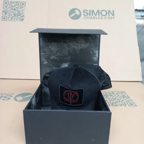 NEW ERA THRUDARK CAP – BLACK WITH RED PATCH, BOXED