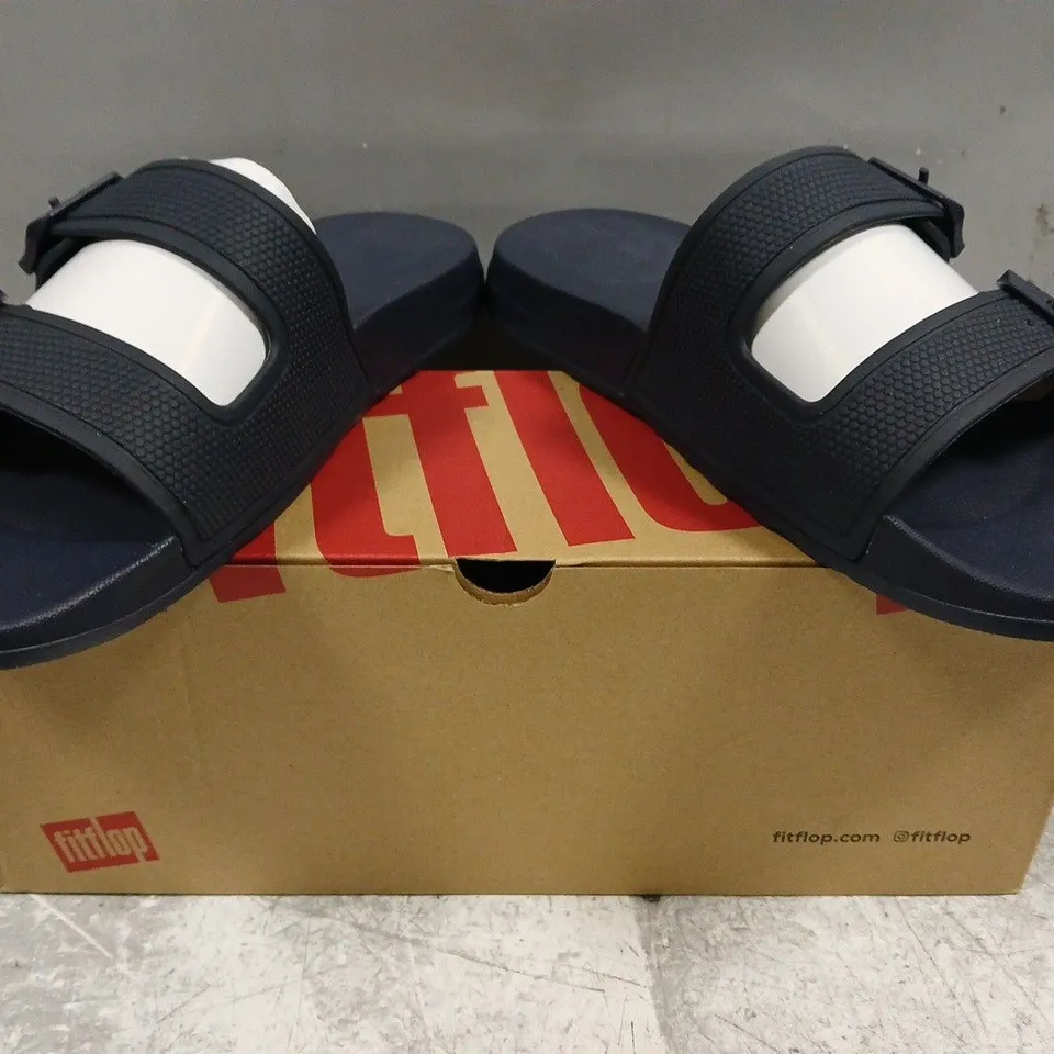 BOXED PAIR OF FITFLOP IQUSHION TWO-BAR BUCKLE SLIDERS IN MIDNIGHT NAVY SIZE UK 6
