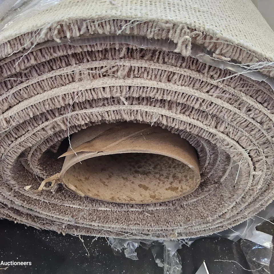 ROLL OF QUALITY TUDOR TWIST REGAL TAWNY CARPET APPROXIMATELY 5M × 9.21M