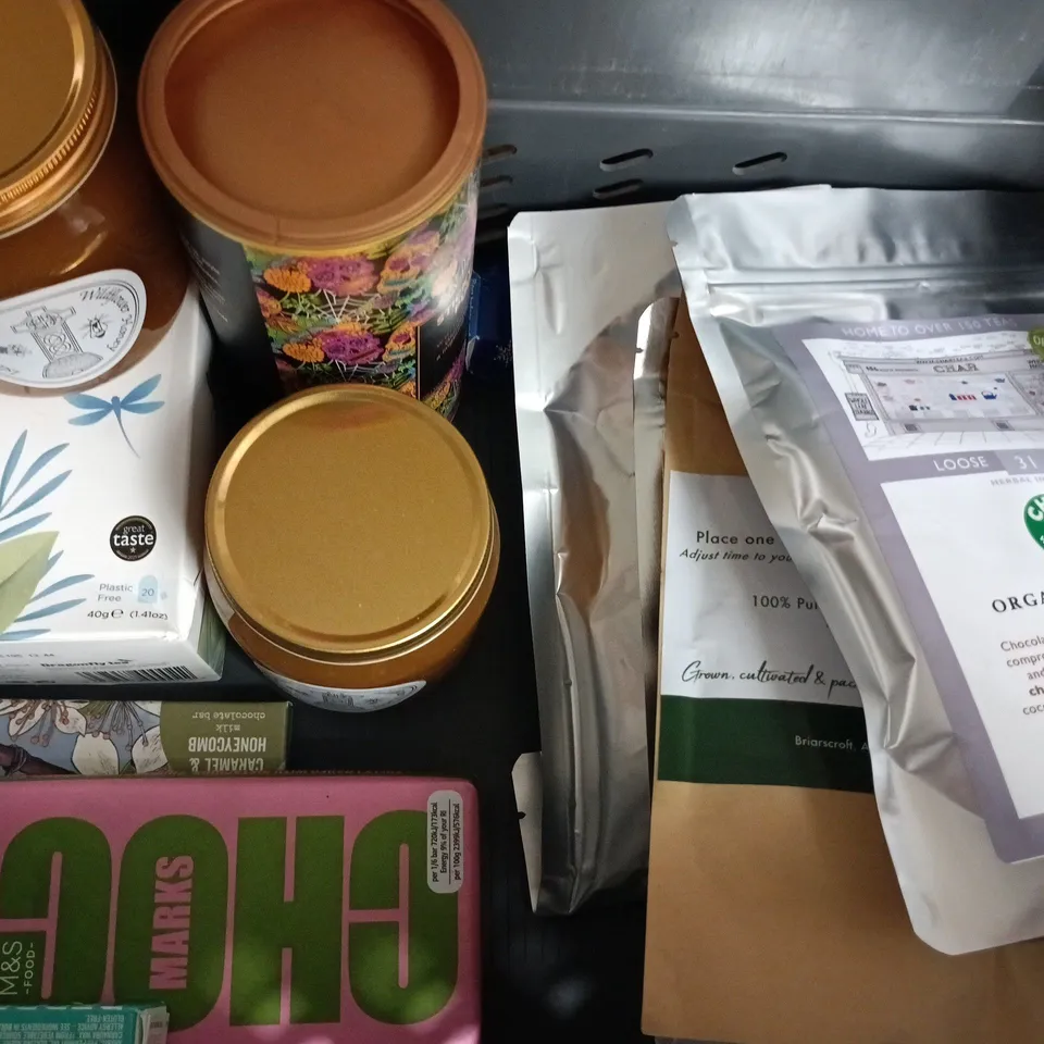 APPROXIMATELY 10 ASSORTED FOOD AND DRINK ITEMS TO INCLUDE JUDE, CHAR, ETC