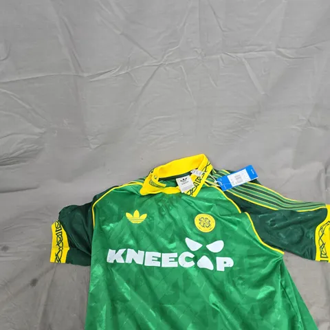 BOX OF APPROXIMATELY 25 CLOTHING ITEMS INCLUDING: CELTIC TOP, NEW LOOK COAT AND CARDIGAN