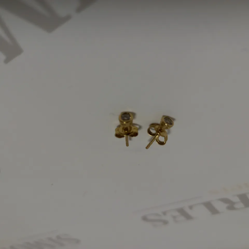 DESIGNER 18CT YELLOW GOLD RUB-OVER DIAMOND SET STUD EARRINGS