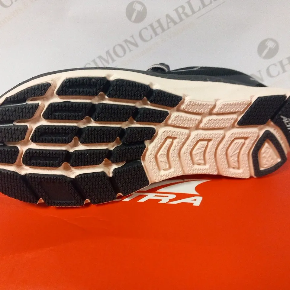 BOXED ALTRA W RIVERA 2 SIZE 8