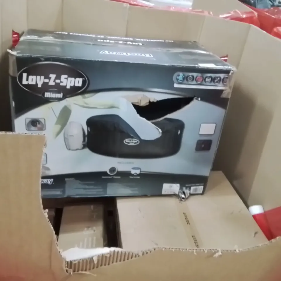 PALLET OF ASSORTED HOUSEHOLD GOODS AND PRODUCTS TO INCLUDE;ROLLER SKATES,CAT LITTER TRAY,THROW DOWN BASE SET