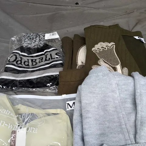 APPROXIMATELY 20 ASSORTED CLOTHING PRODUCTS IN VARIOUS STYLES & SIZES TO INCLUDE JUMPERS, T-SHIRTS, DRESSES ETC