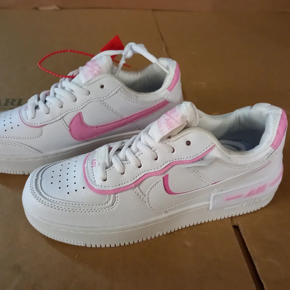 NIKE AIR FORCE 1 WHITE/PINK TRAINERS - UK 6