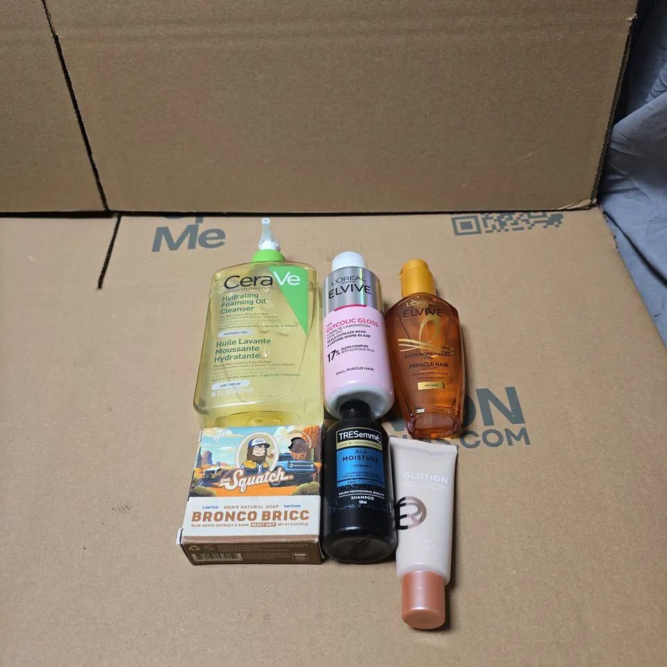 APPROXIMATELY 20 ASSORTED COSMETIC ITEMS TO INCLUDE CERA VE, LOREAL ELVIVE GLOSS, LOREAL ELVIVE HAIR SERUM, TRESEMME, DR SQUATCH ETC